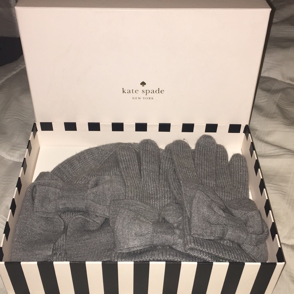 ♠️Kate Spade Dorothy Bow Beanie and Glove Box Set